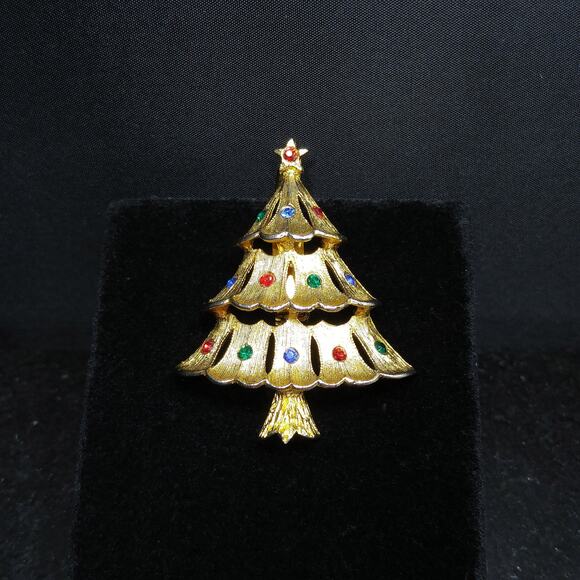 JJ Christmas Tree Rhinestone Brooch, Gold Tone, 1960s Vintage Jewelry - Picture 3 of 10